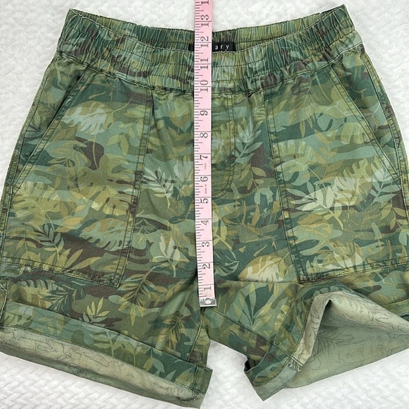Sanctuary Camo Print Trailblazer Shorts Size 25 - Picture 6 of 17